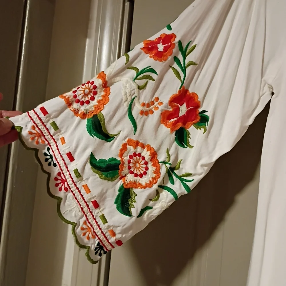 C&C Chic Conection White Dress with Red and Orange Floral Embroidery - Picture 3 of 9